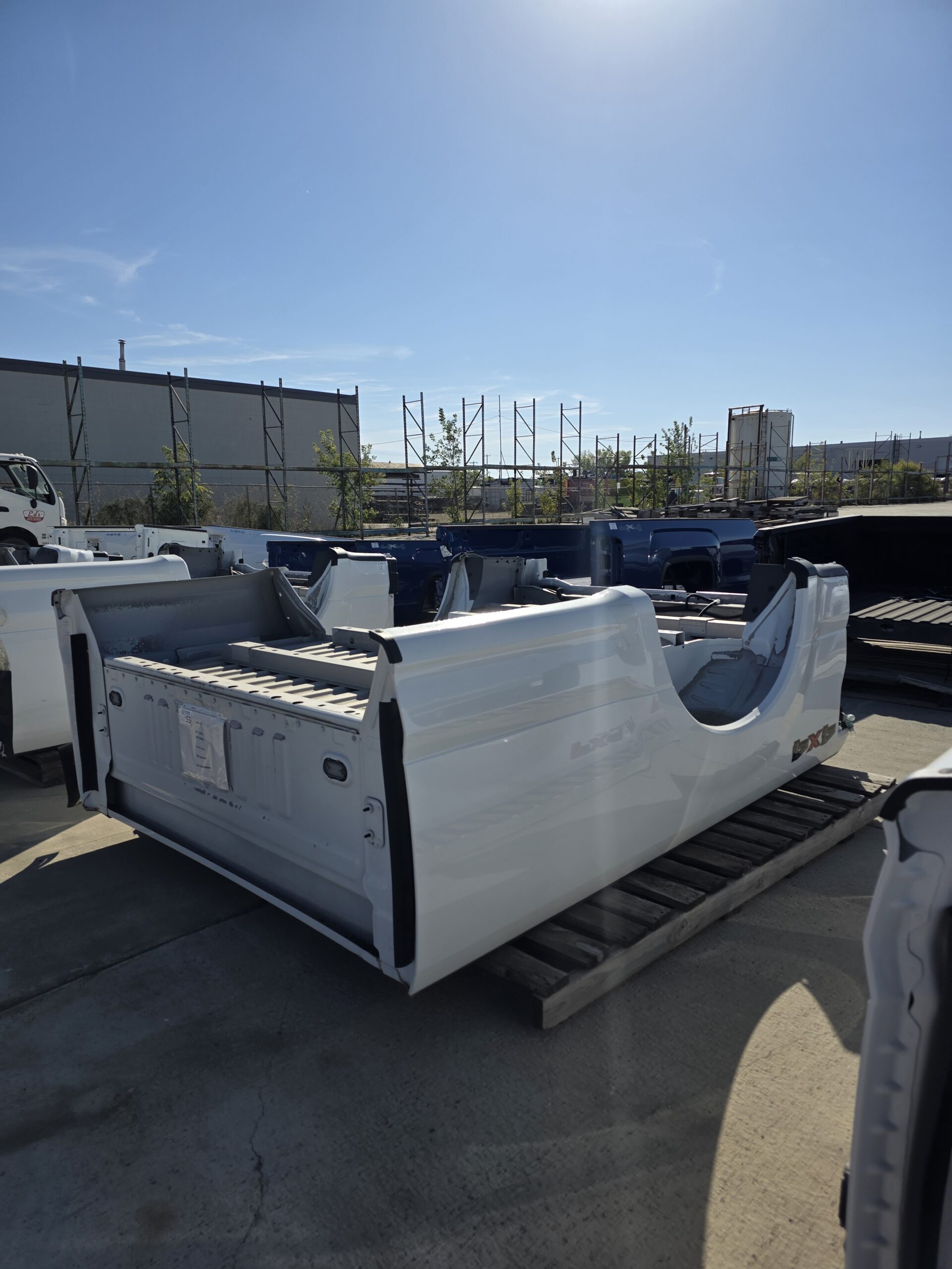 2017-22 F250SD/F350SD WHITE 8' TRUCK BOX (155-01975B) HC3Z9828508A