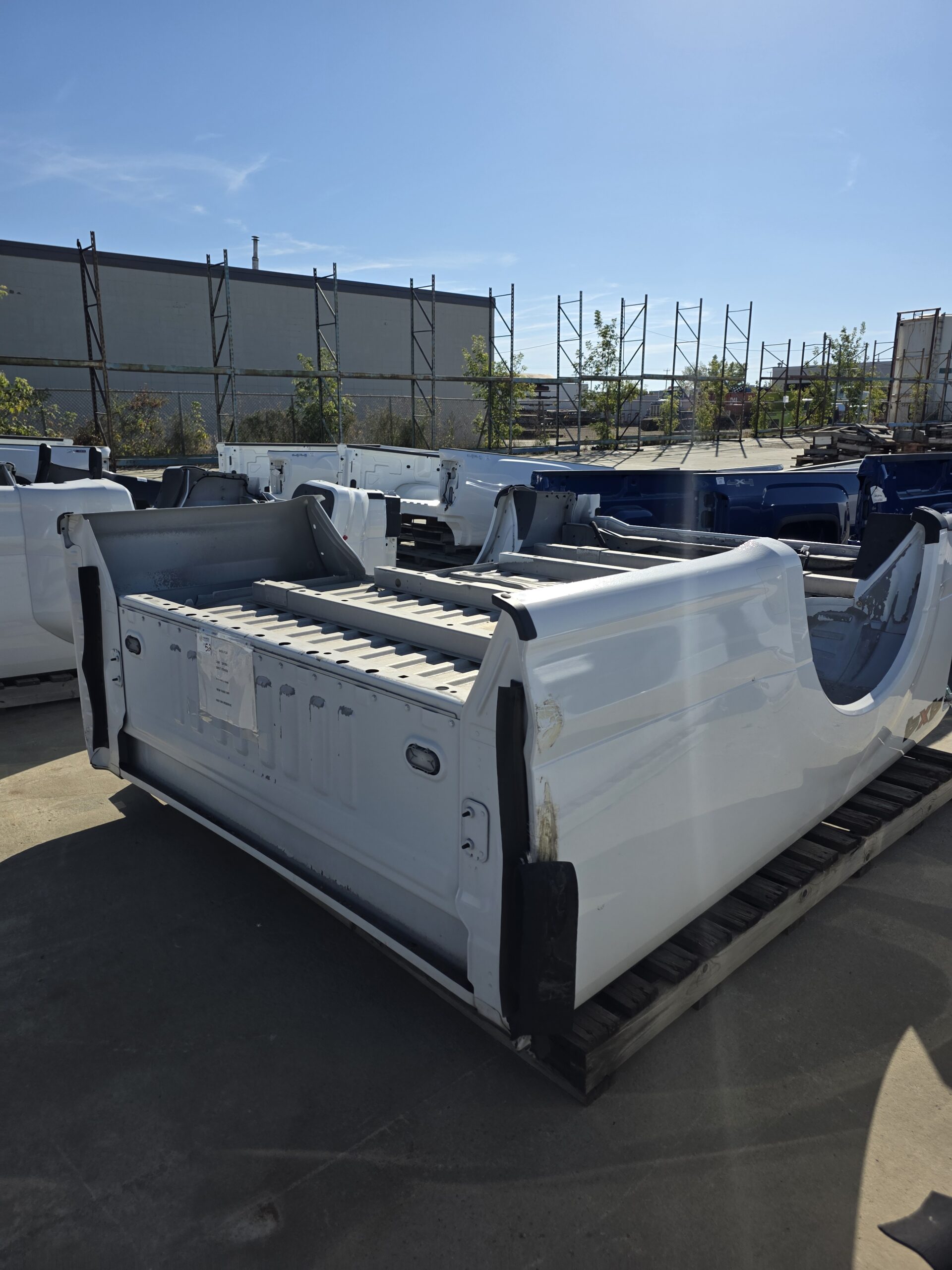 2017-22 F250SD/F350SD WHITE 8' TRUCK BOX (155-01975B) HC3Z9828508A - Image 2