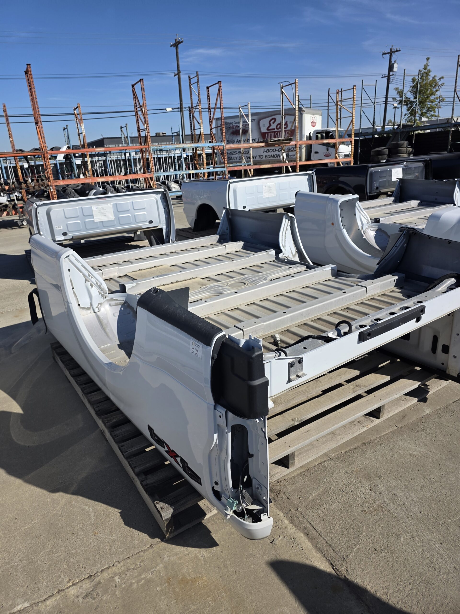 2017-22 F250SD/F350SD WHITE 8' TRUCK BOX (155-01975B) HC3Z9828508A - Image 5