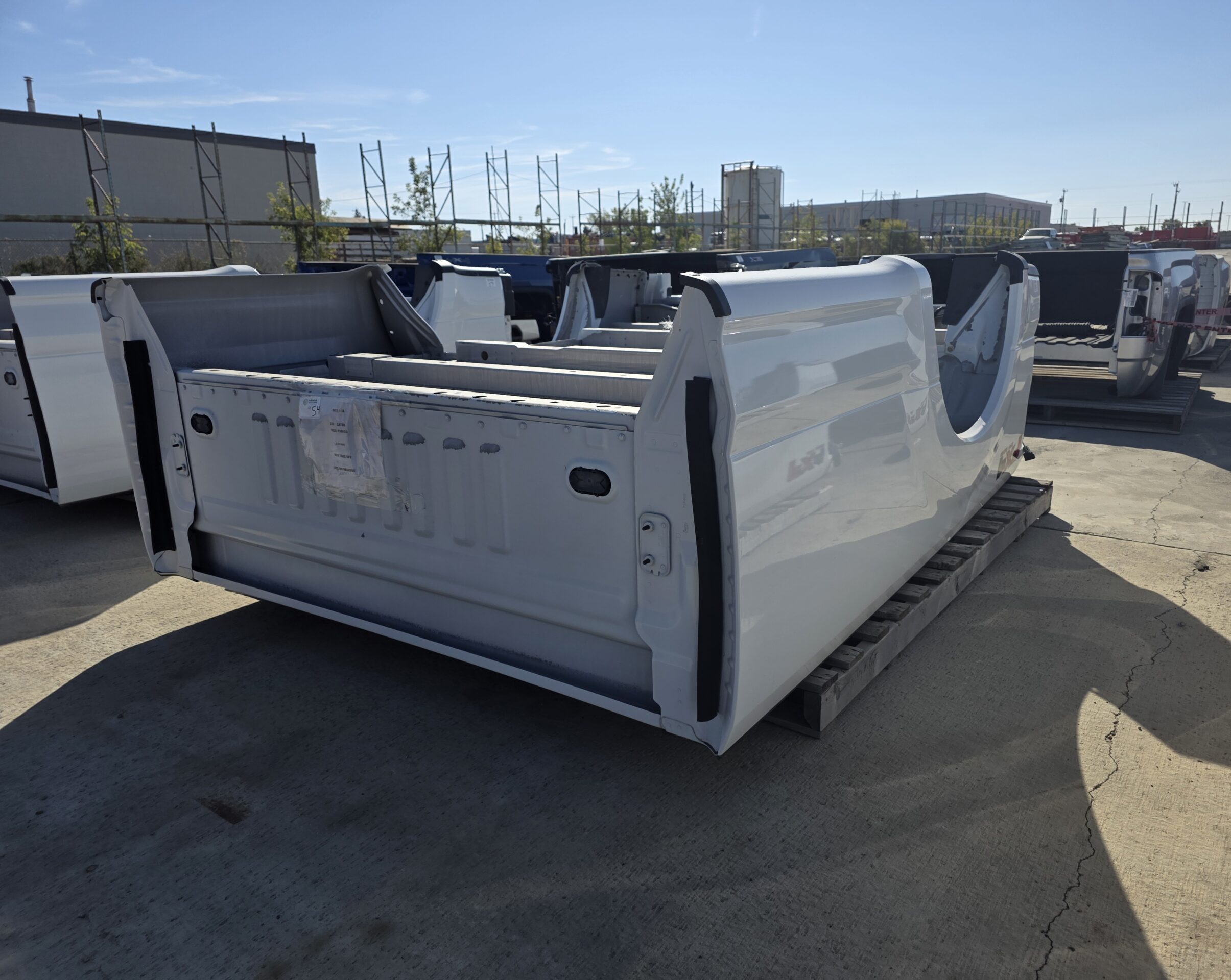 2017-22 F250SD/F350SD WHITE 8' TRUCK BOX (155-01975B) HC3Z9828508A