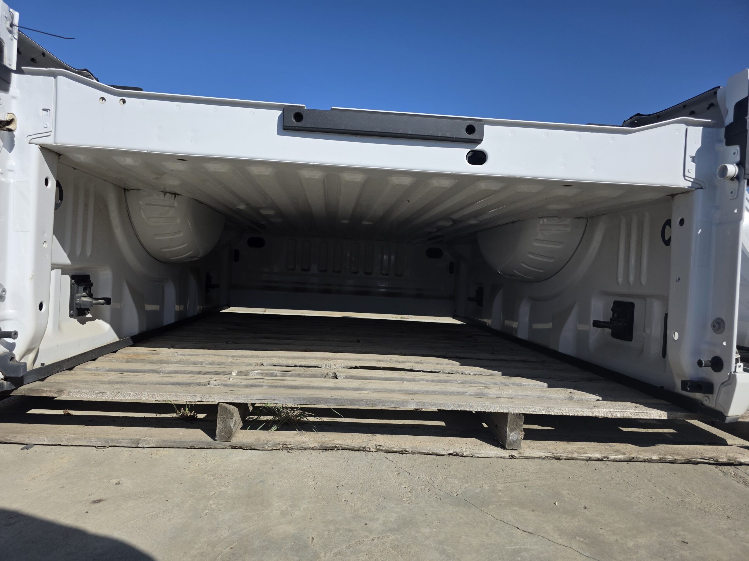 2017-22 F250SD/F350SD WHITE 8' TRUCK BOX (155-01975B) HC3Z9828508A - Image 6