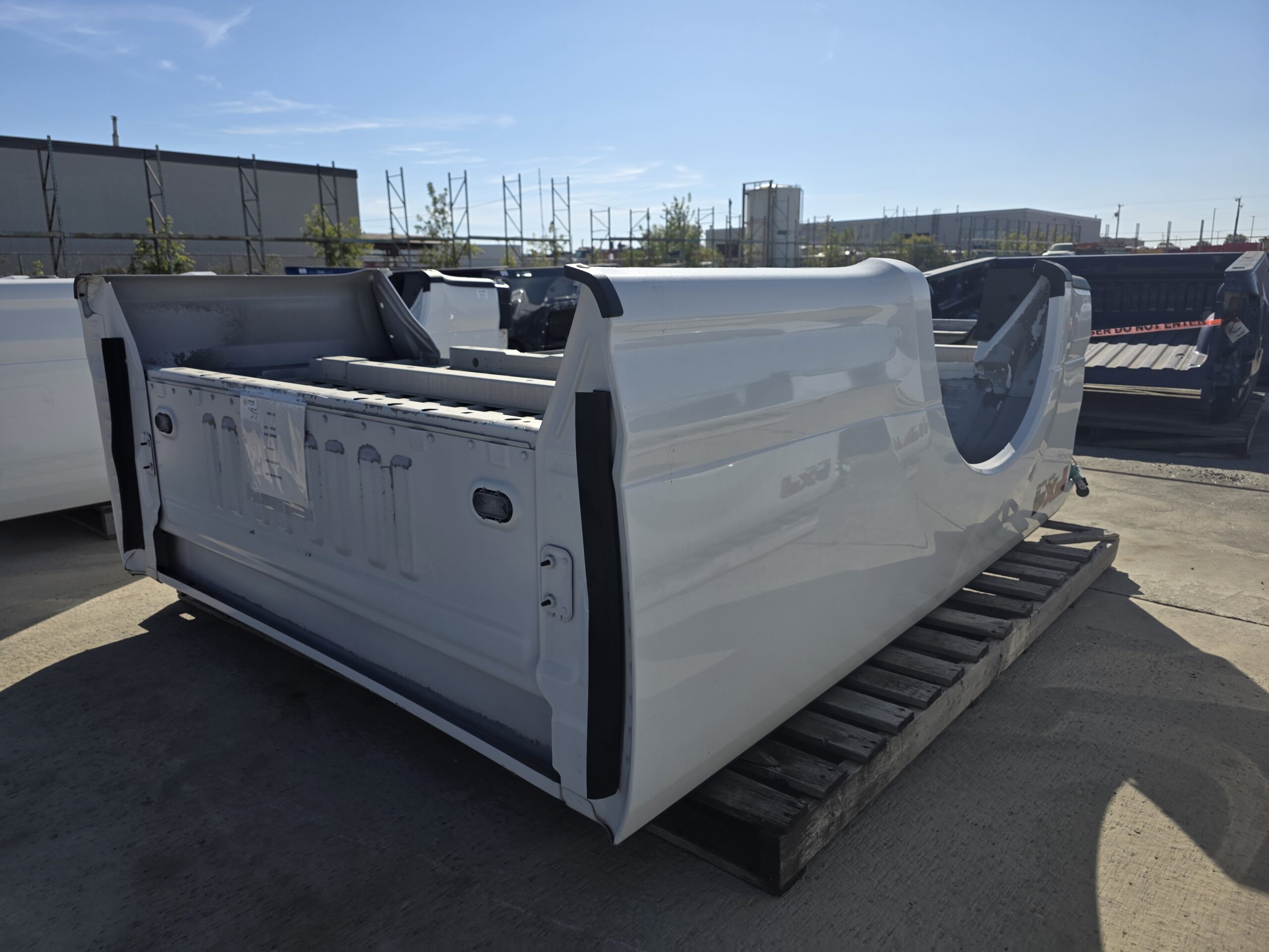 2017-22 F250SD/F350SD WHITE 8' TRUCK BOX (155-01975B) HC3Z9828508A