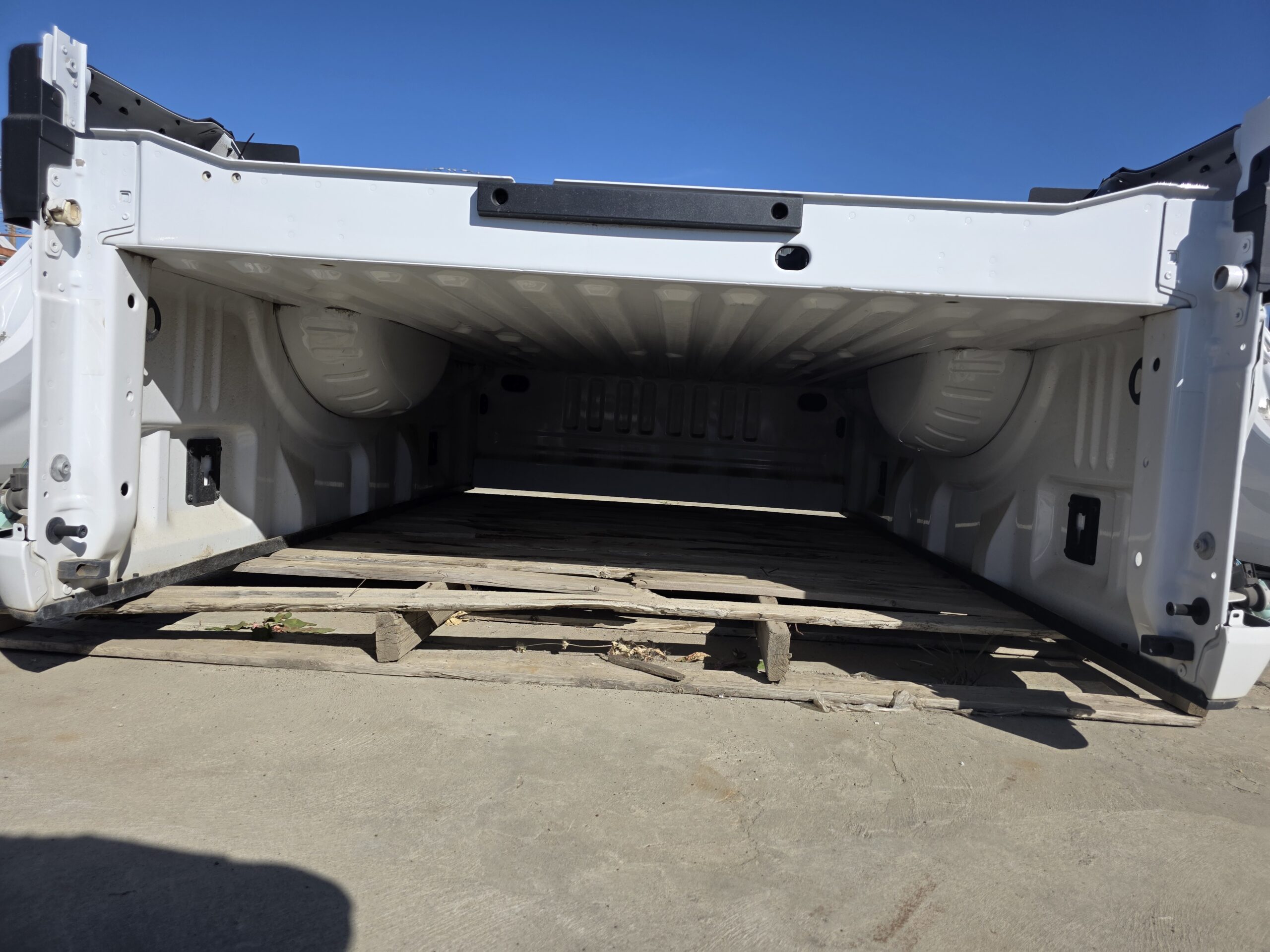 2017-22 F250SD/F350SD WHITE 8' TRUCK BOX (155-01975B) HC3Z9828508A - Image 5