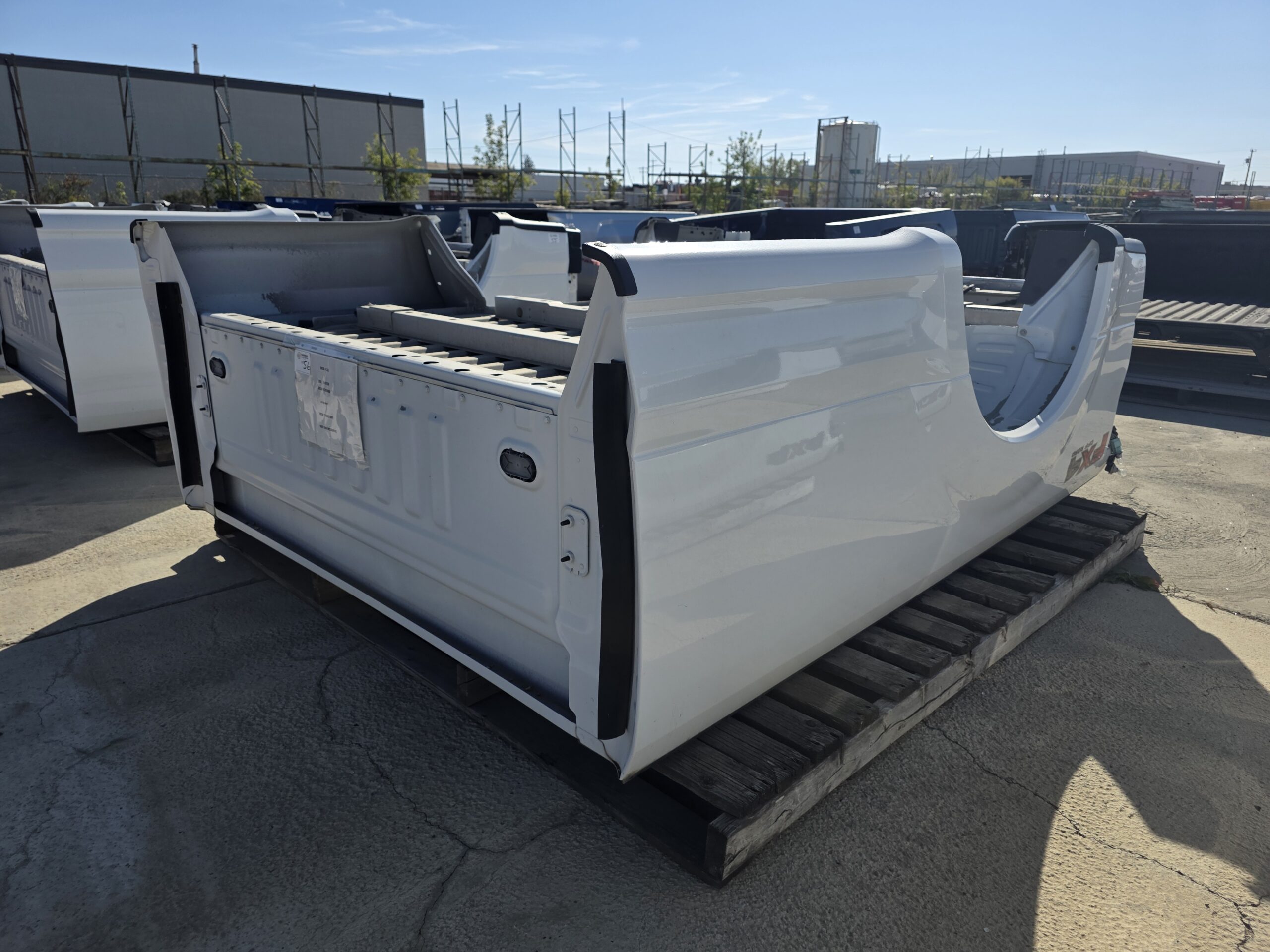 2017-22 F250SD/F350SD WHITE 8' TRUCK BOX (155-01975B) HC3Z9828508A - Image 7