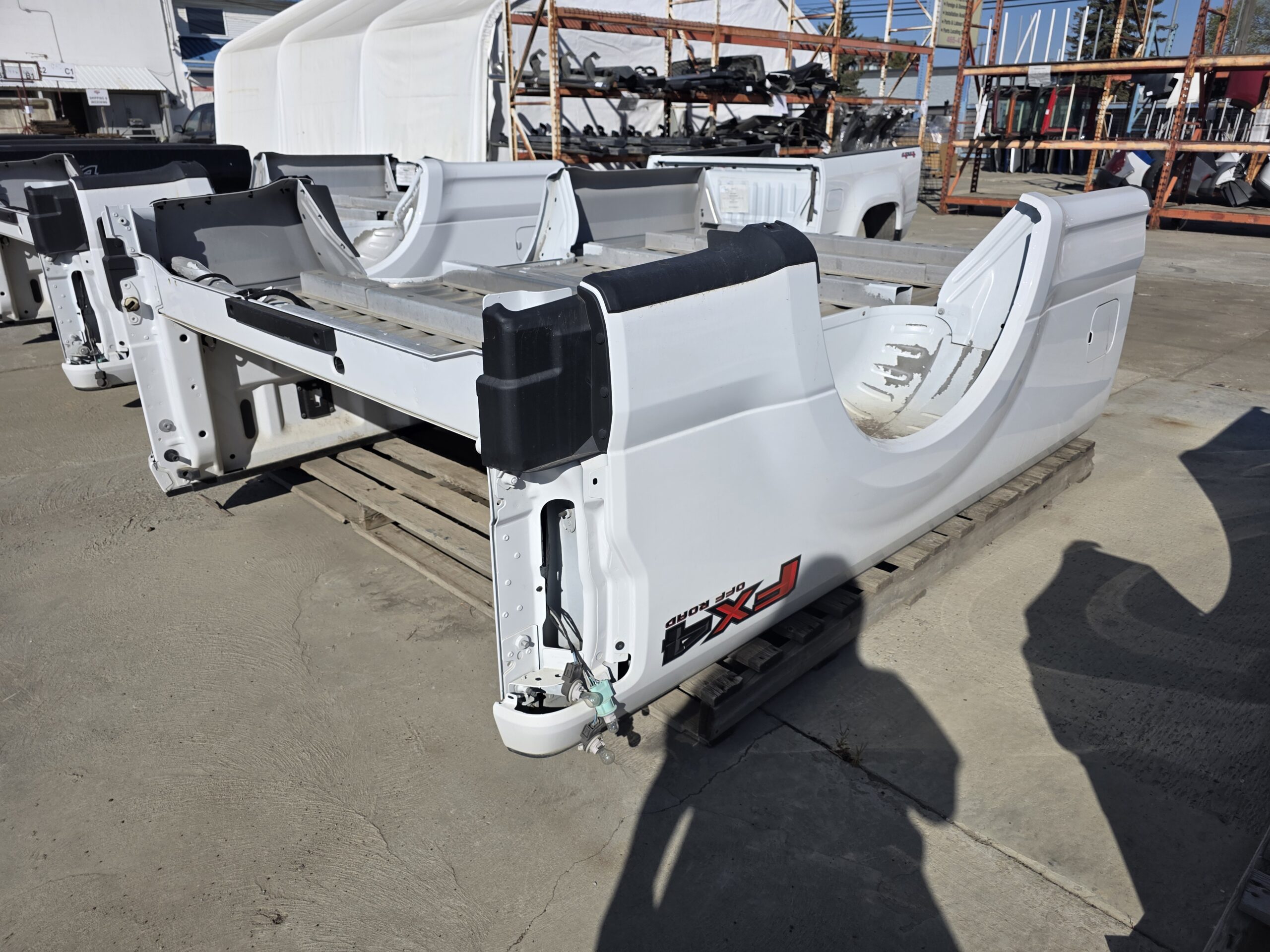 2017-22 F250SD/F350SD WHITE 8' TRUCK BOX (155-01975B) HC3Z9828508A