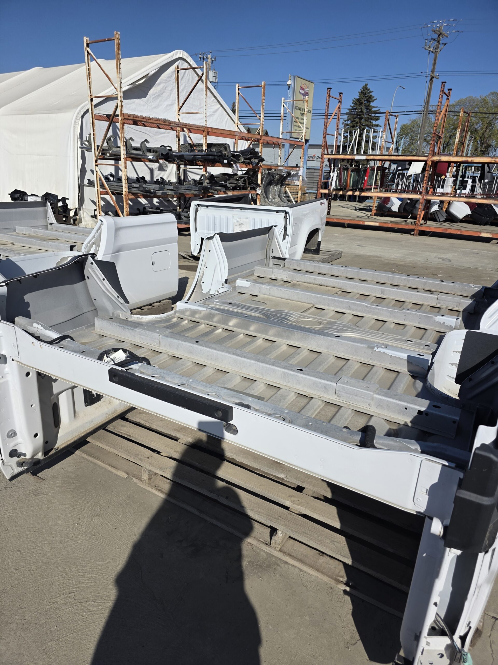 2017-22 F250SD/F350SD WHITE 8' TRUCK BOX (155-01975B) HC3Z9828508A - Image 4