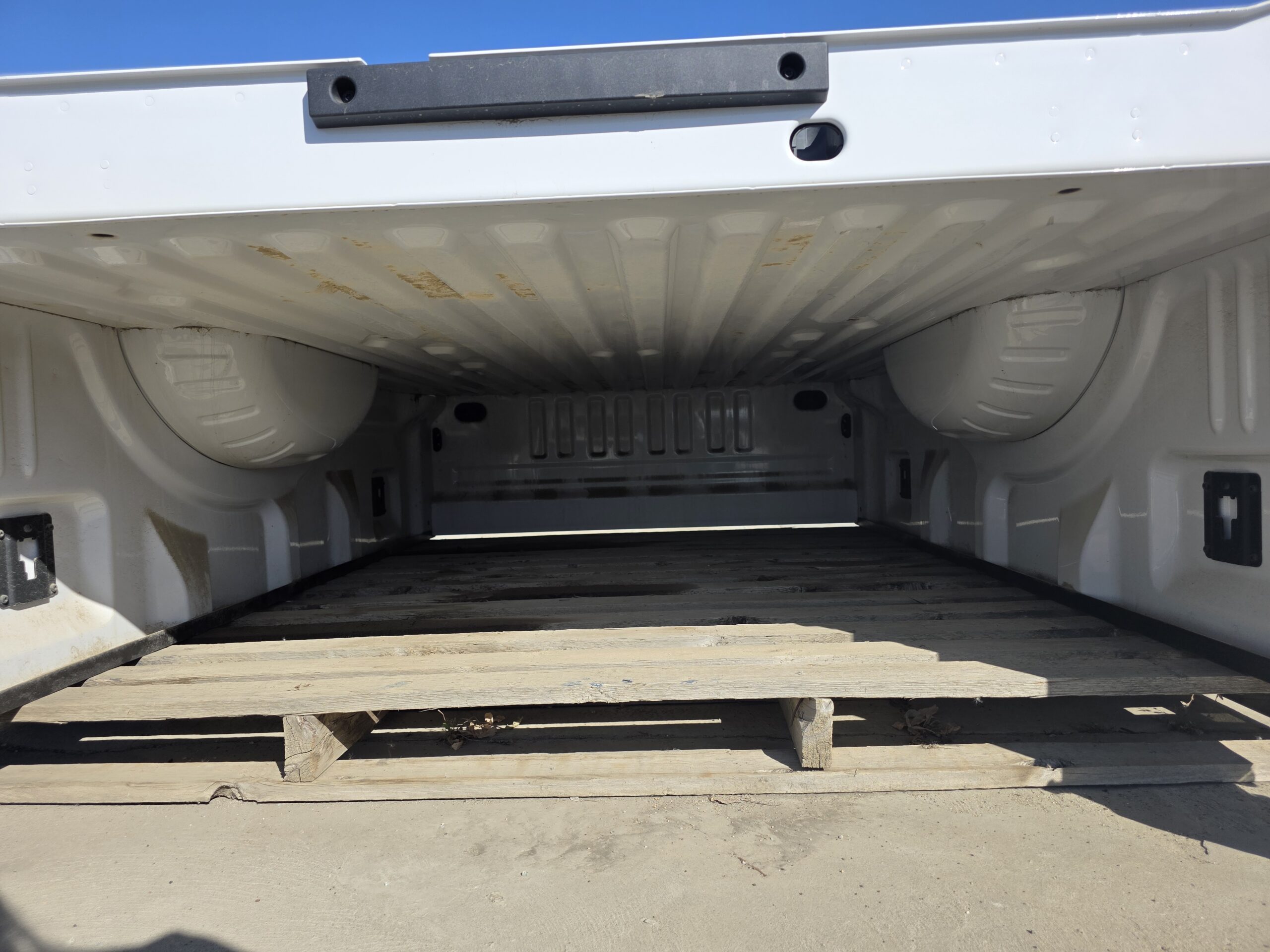 2017-22 F250SD/F350SD WHITE 8' TRUCK BOX (155-01975B) HC3Z9828508A - Image 3