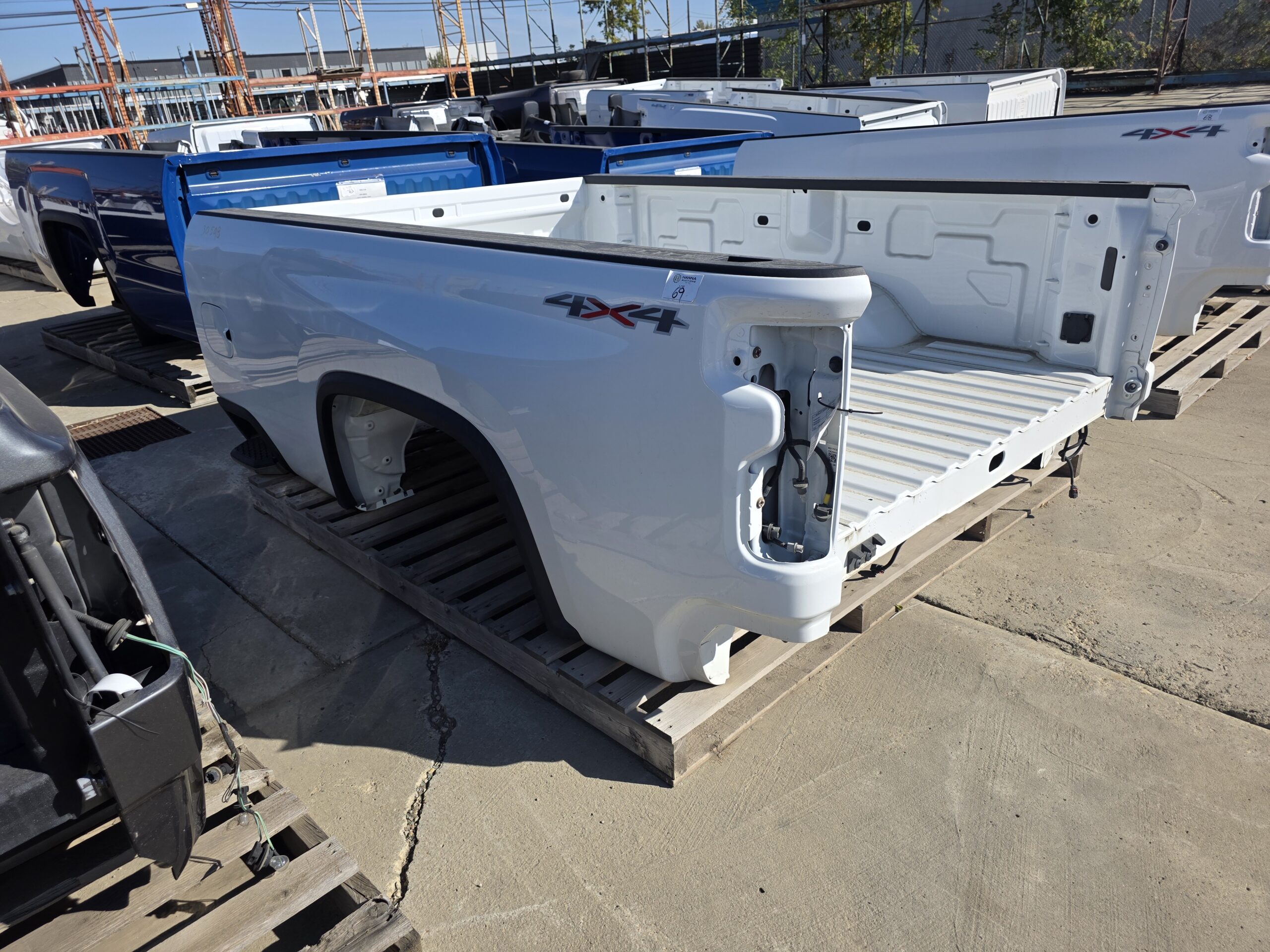2020-24 SILVERADO 2500/3500 WHITE 8' TRUCK BOX (155-10065B) 85143932 - Image 2