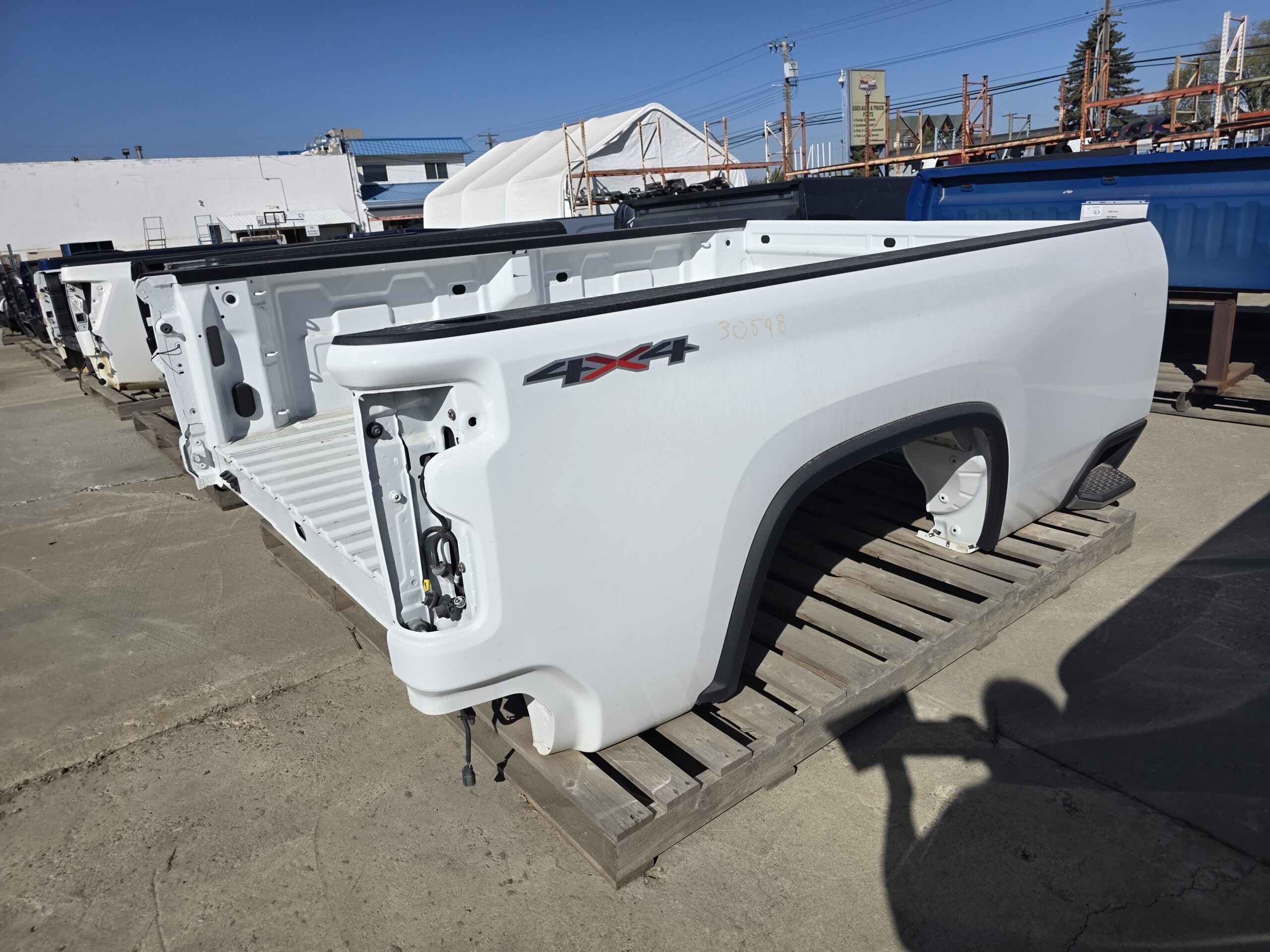2020-24 SILVERADO 2500/3500 WHITE 8' TRUCK BOX (155-10065B) 85143932 - Image 4