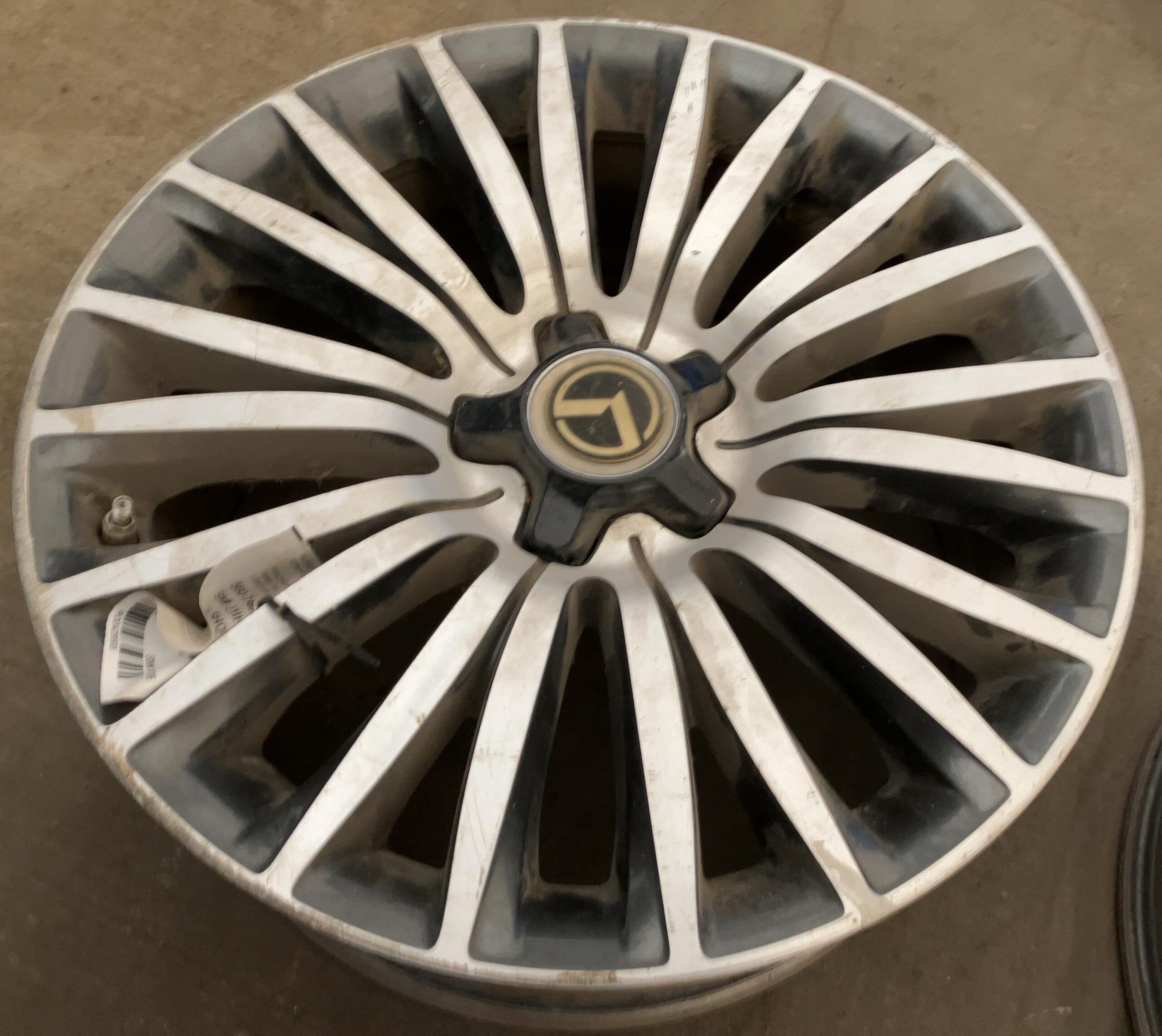 2014-16 CADENZA 19X8 ALLOY WHEEL (560-74676)