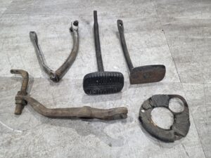 VARIOUS PARTS FOR 1952 CHEVROLET PICK UP TRUCK - Image 42